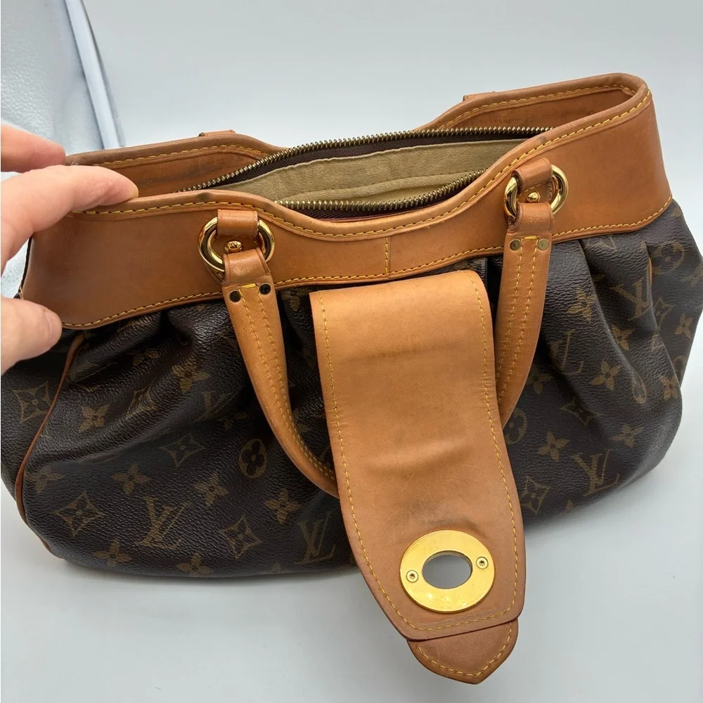 Louis Vuitton mm boetie Monogram Canvas Shoulder Bag with LV dust bag and COA